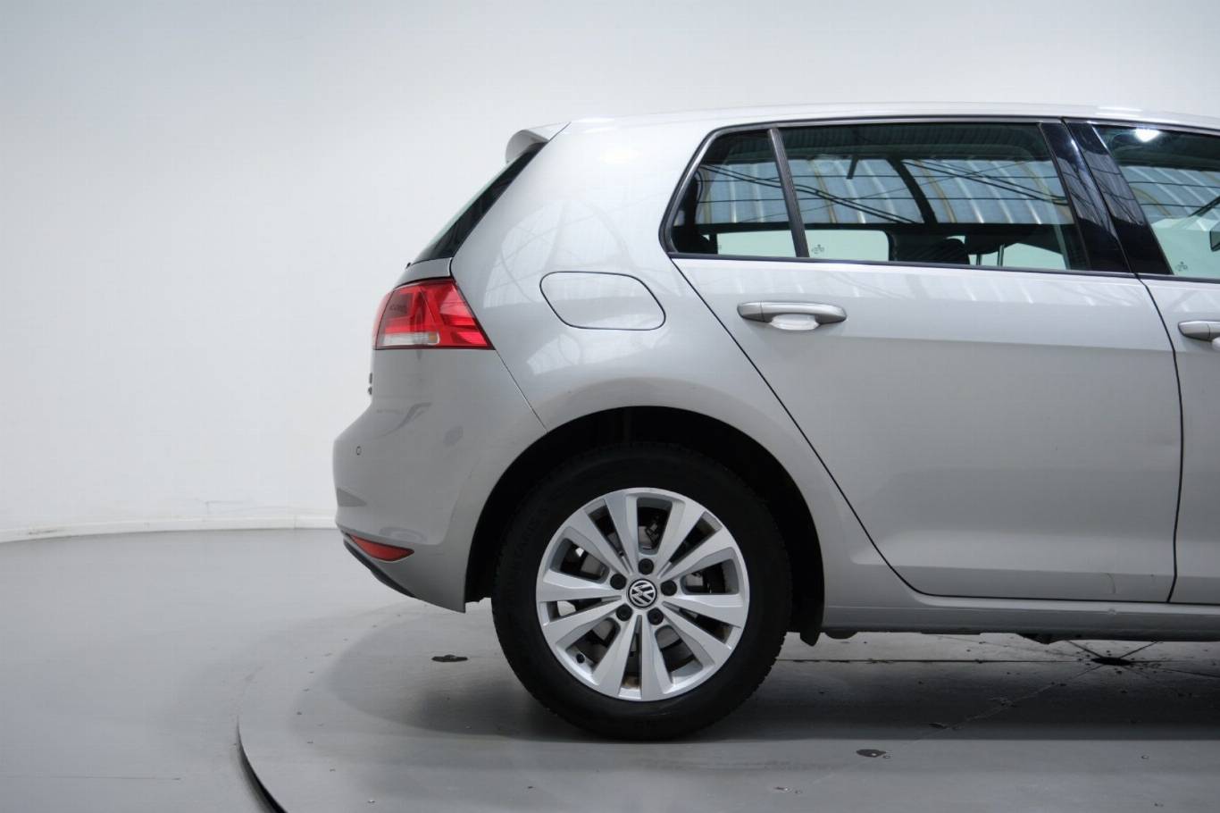 VOLKSWAGEN Golf 46