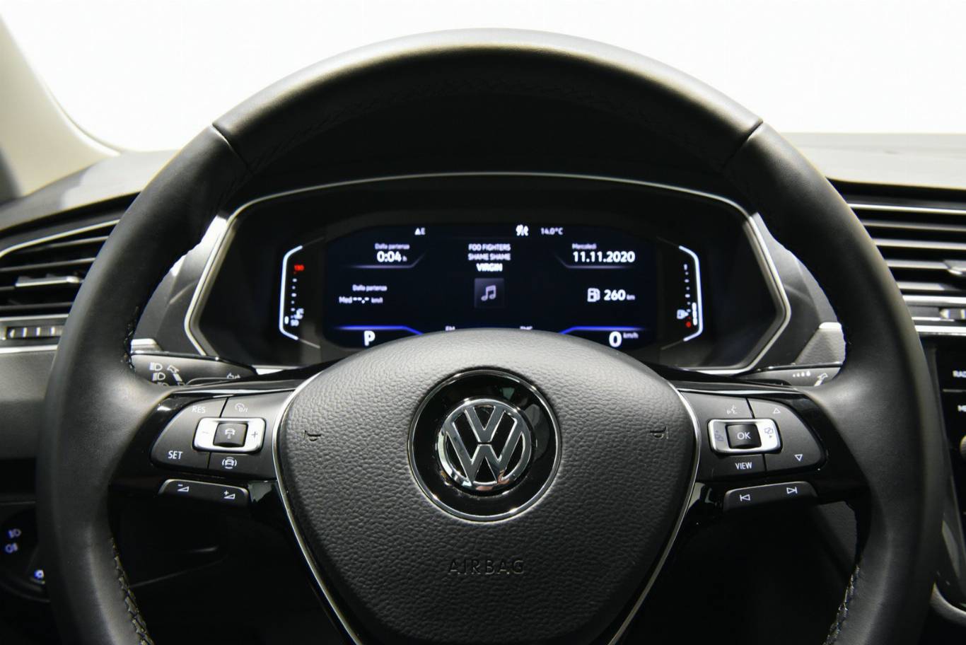 VOLKSWAGEN Tiguan 24