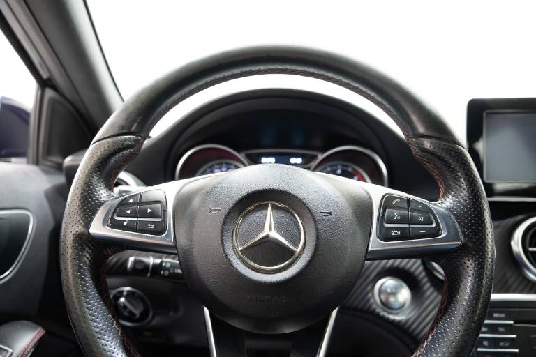 MERCEDES-BENZ A 180 7