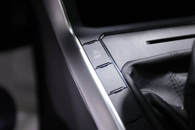VOLKSWAGEN Polo 29