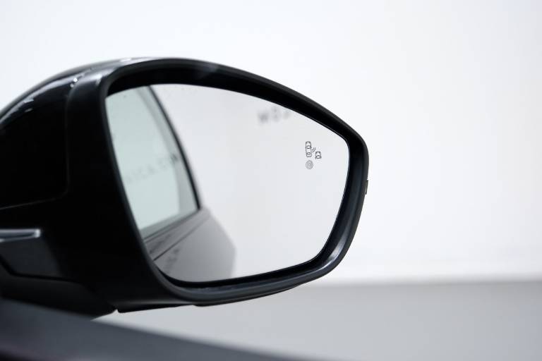 PEUGEOT 208 54