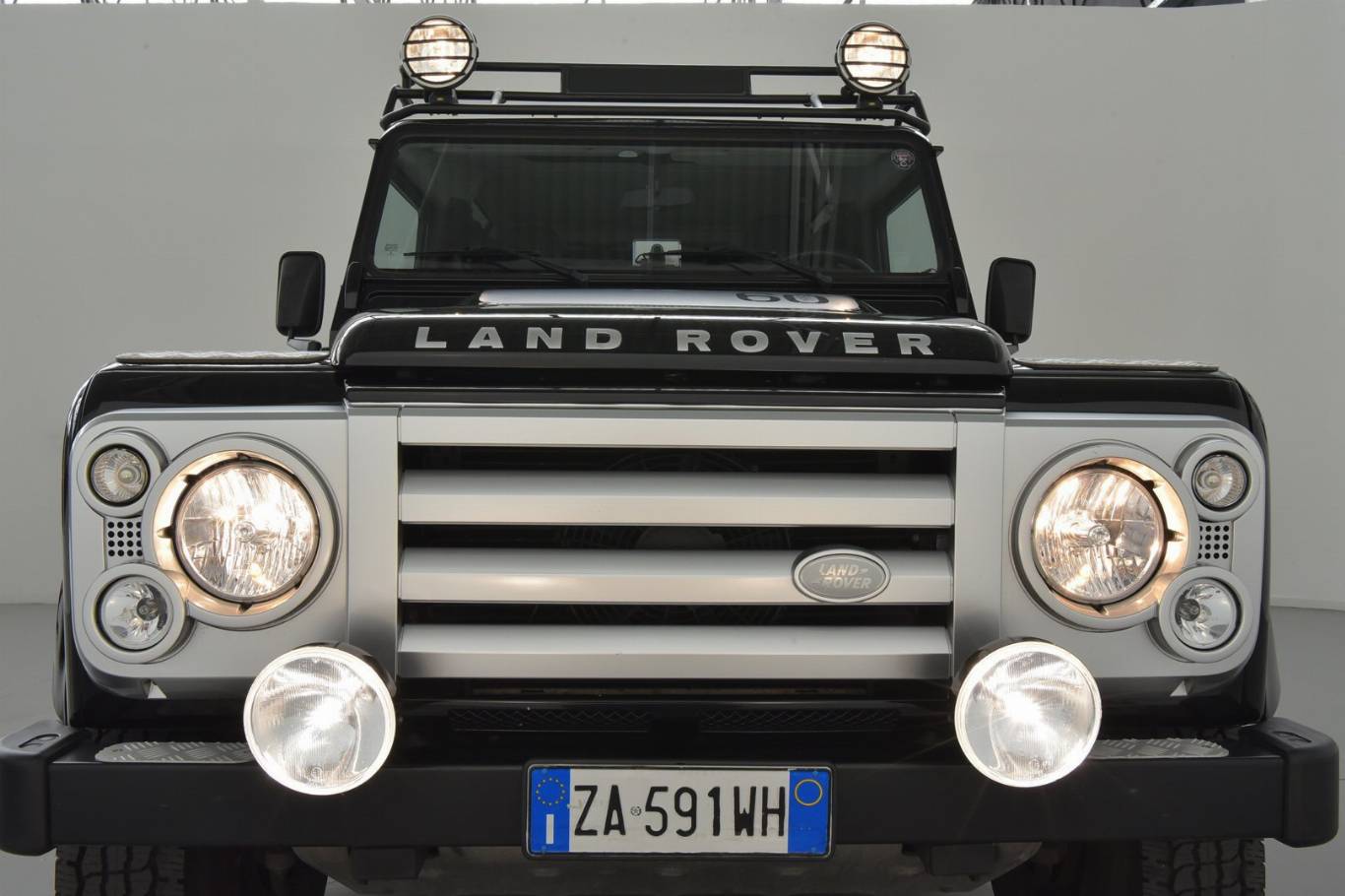 LAND ROVER Defender 76