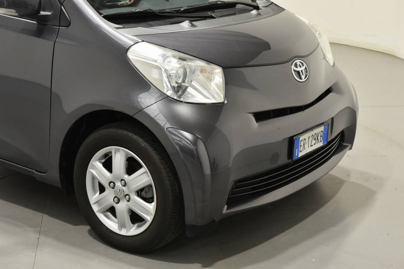 TOYOTA IQ 16