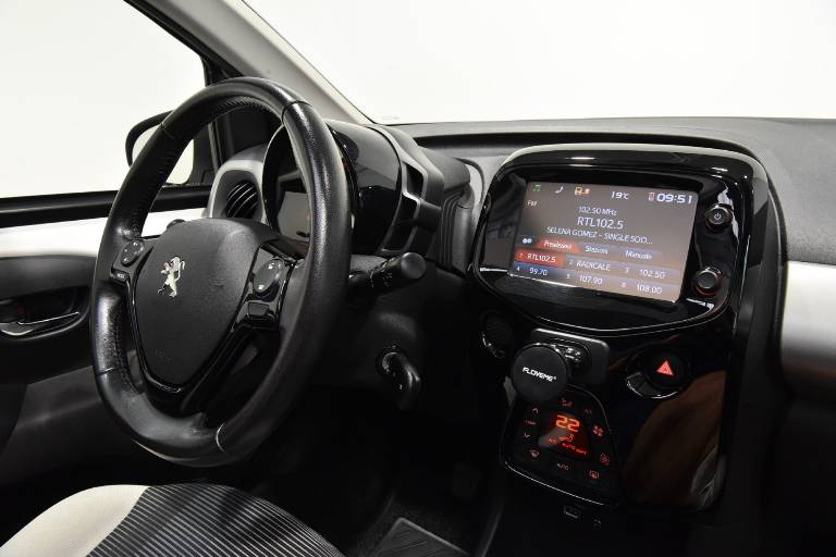 PEUGEOT 108 31