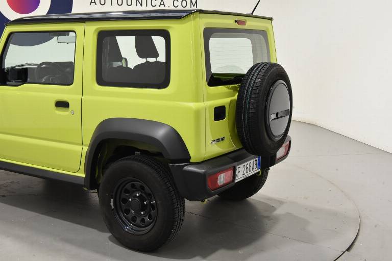 SUZUKI Jimny 18