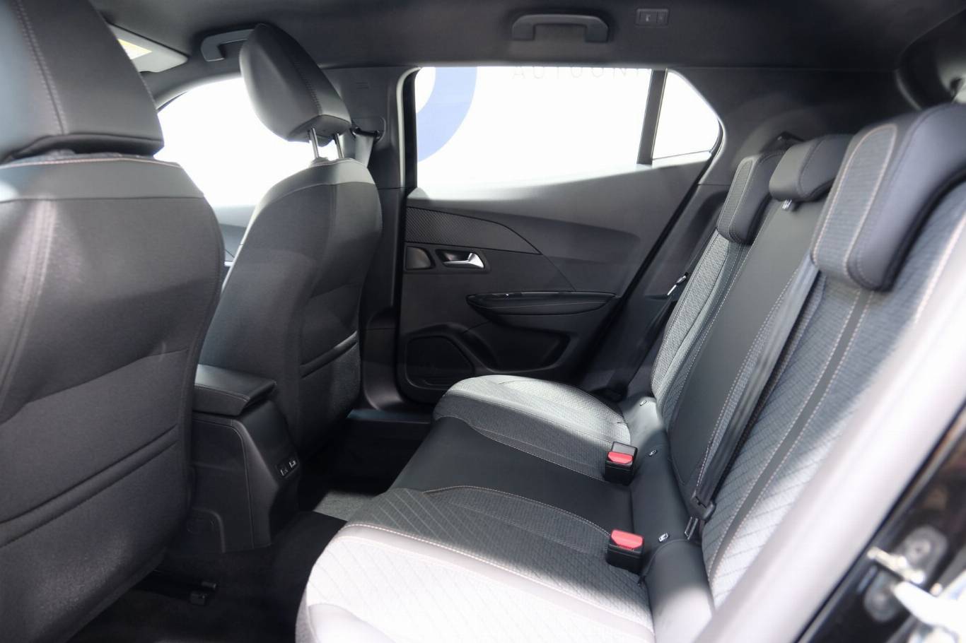 PEUGEOT 2008 43