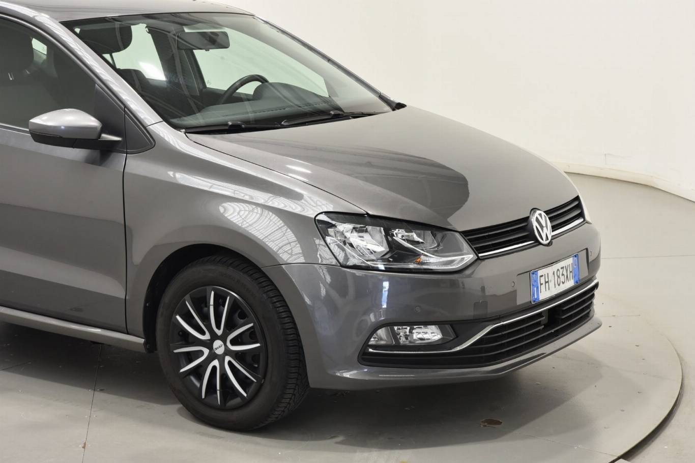 VOLKSWAGEN Polo 16