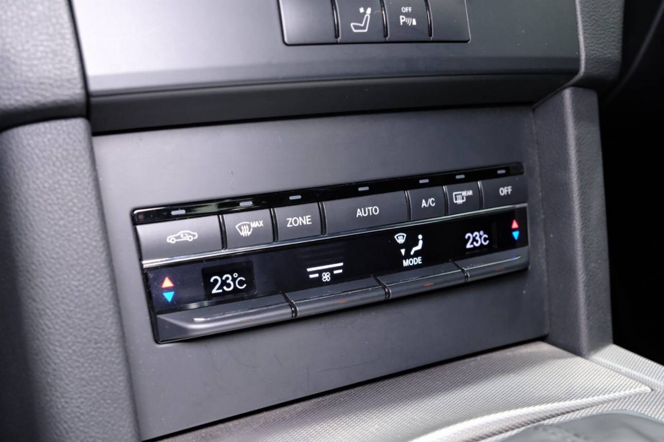 MERCEDES-BENZ E 250 31