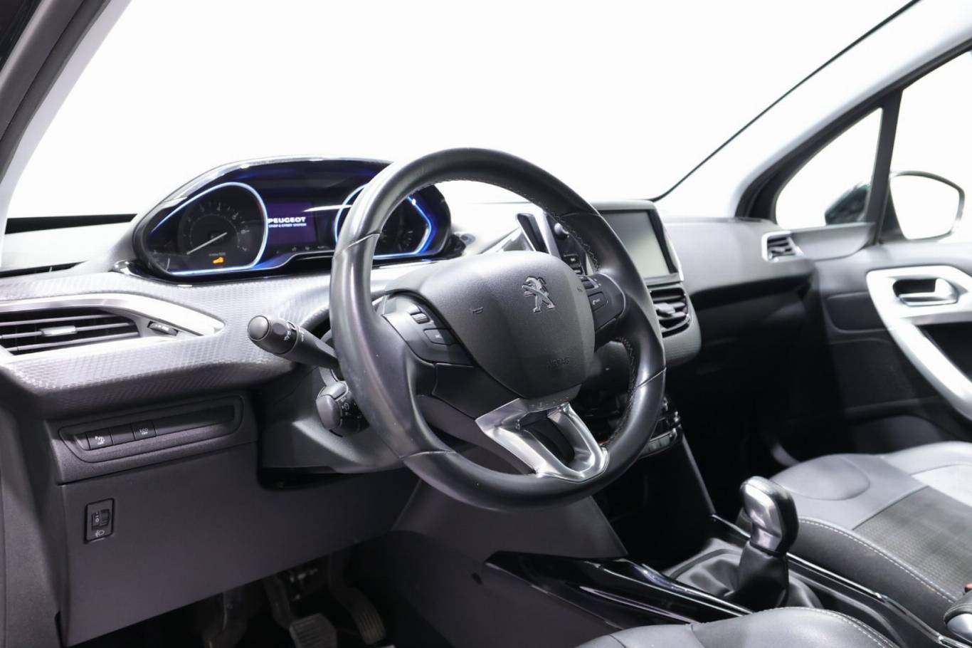 PEUGEOT 2008 5