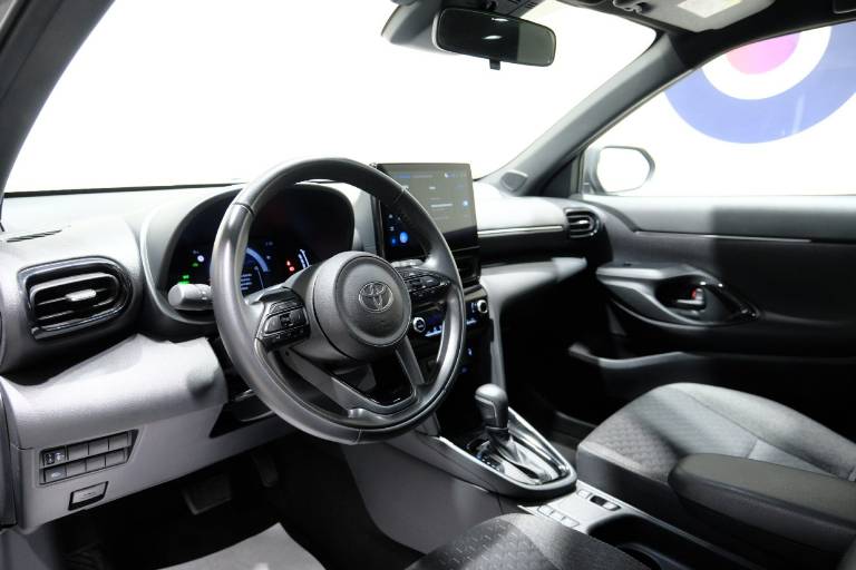 TOYOTA Yaris Cross 5