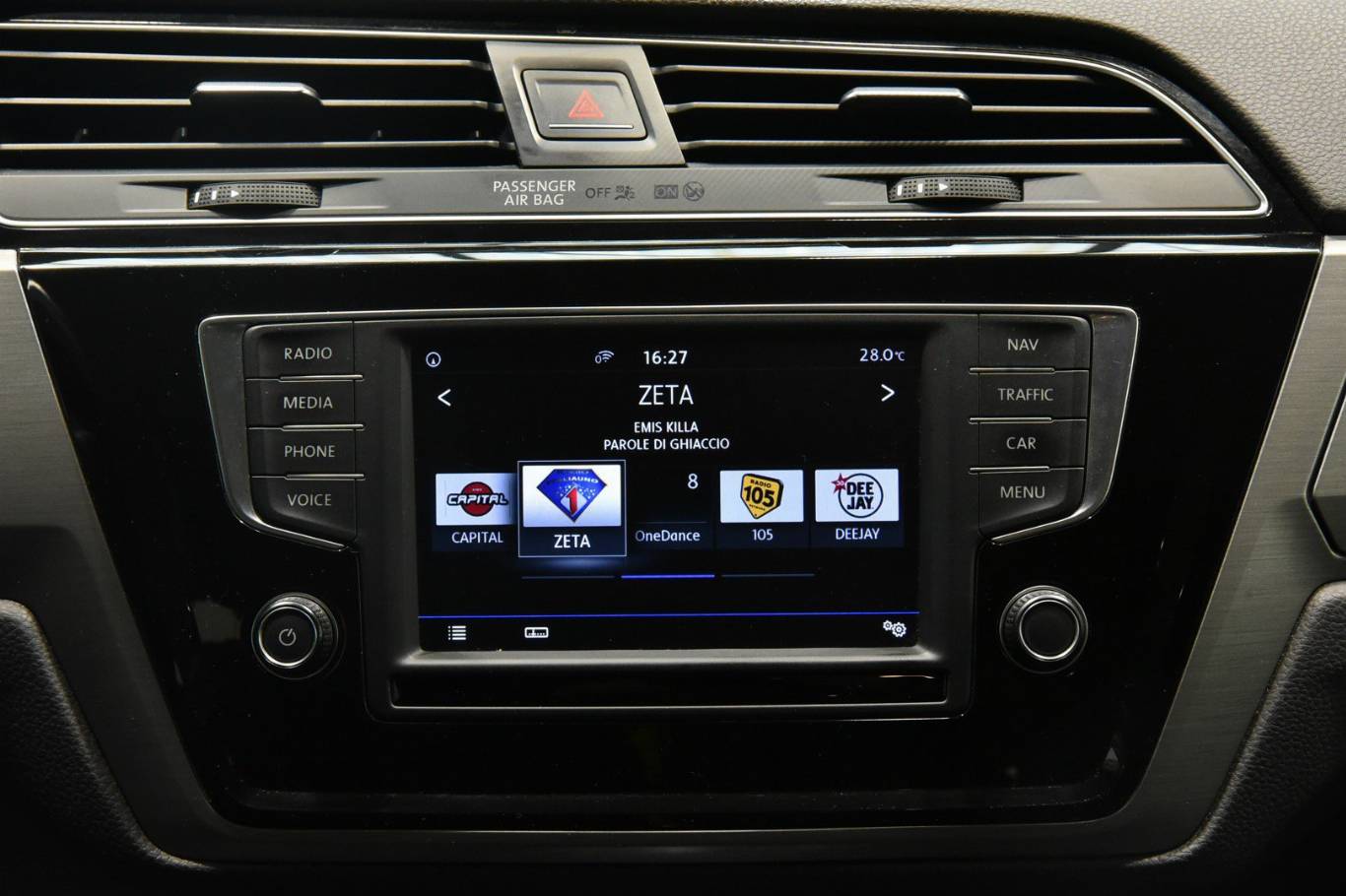 VOLKSWAGEN Touran 12