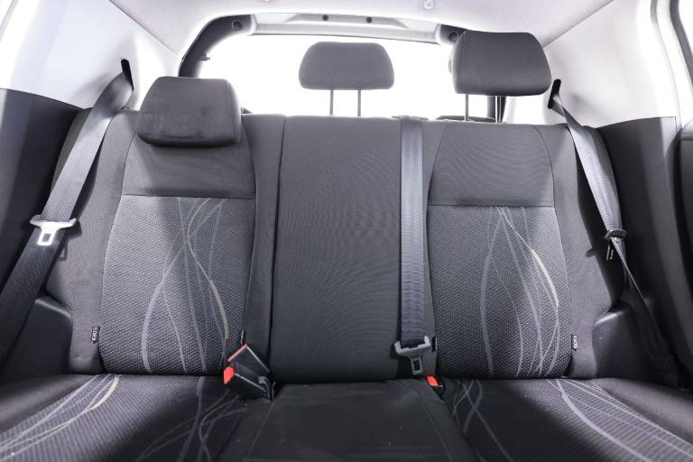 PEUGEOT 208 29