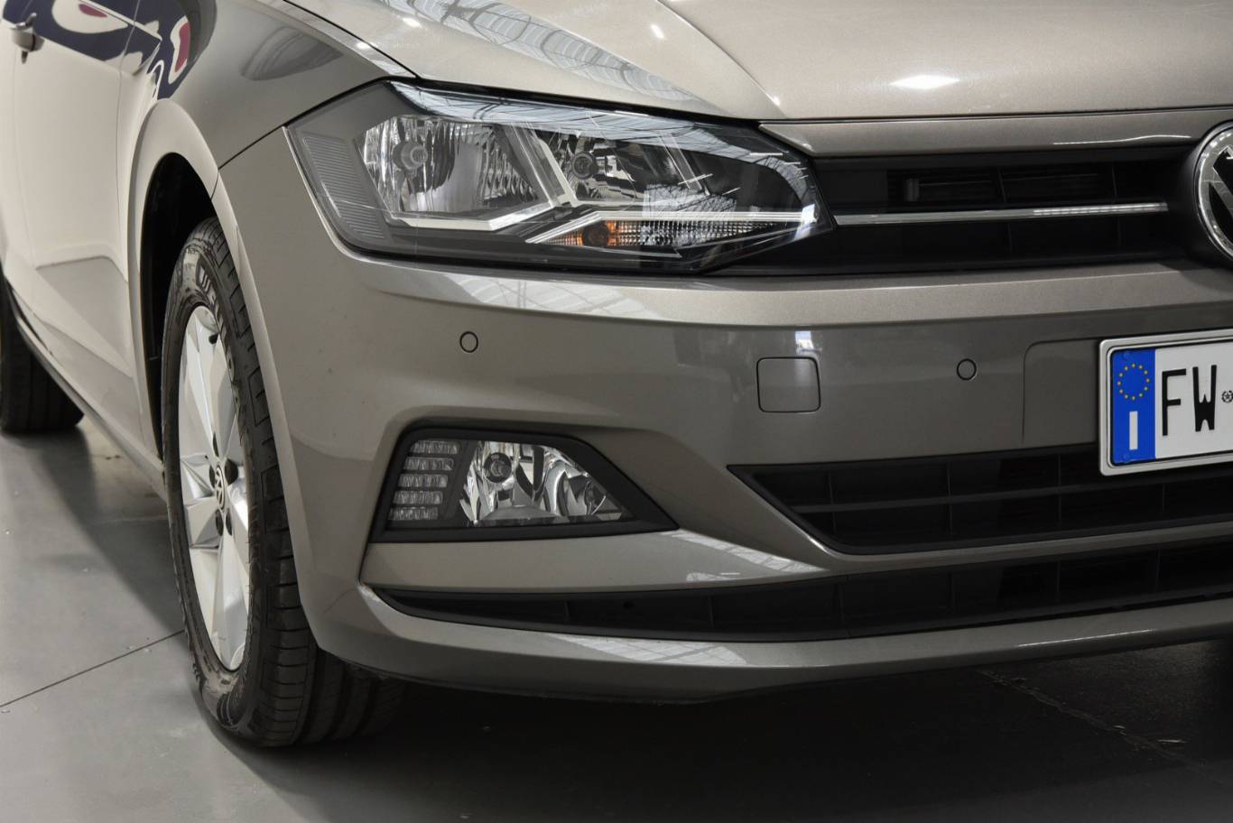 VOLKSWAGEN Polo 53