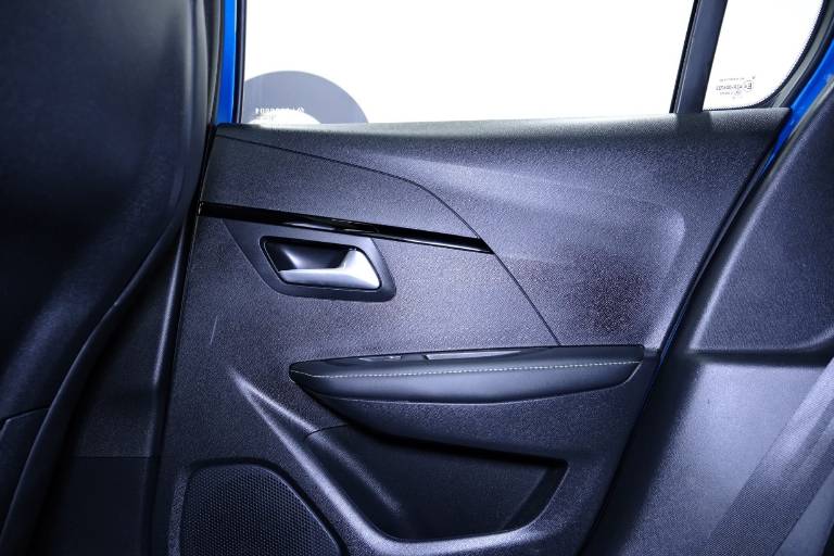 PEUGEOT 208 41