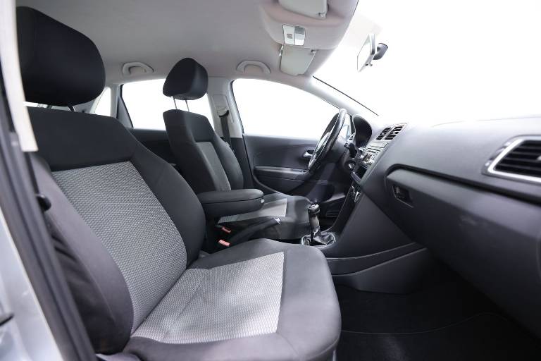 VOLKSWAGEN Polo 33