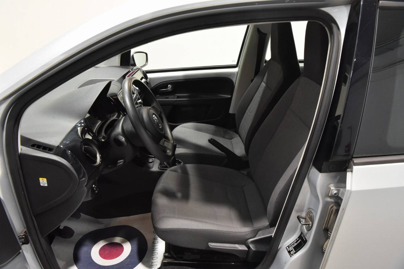 VOLKSWAGEN Up! 4