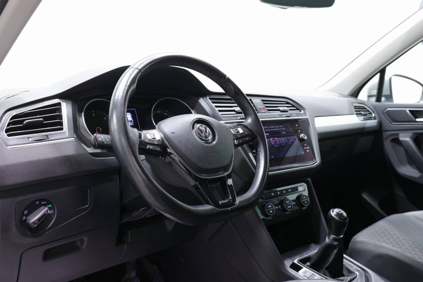 VOLKSWAGEN Tiguan 5