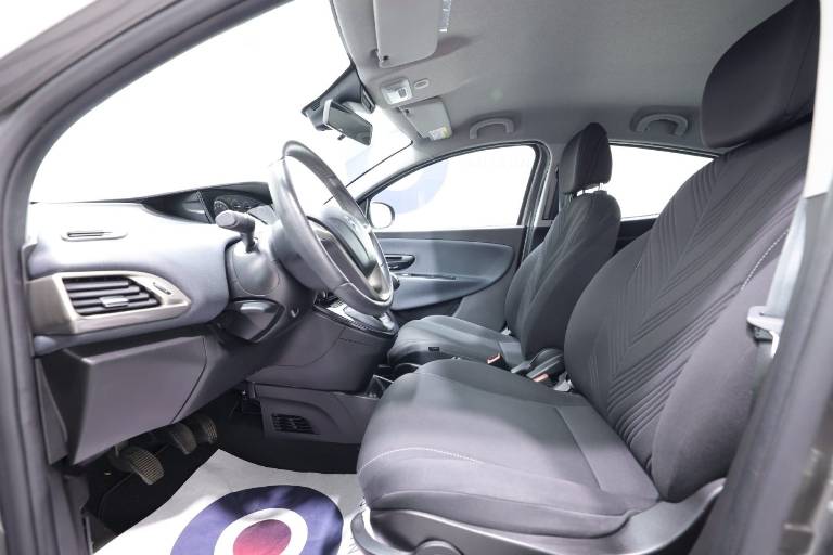 LANCIA Ypsilon 19