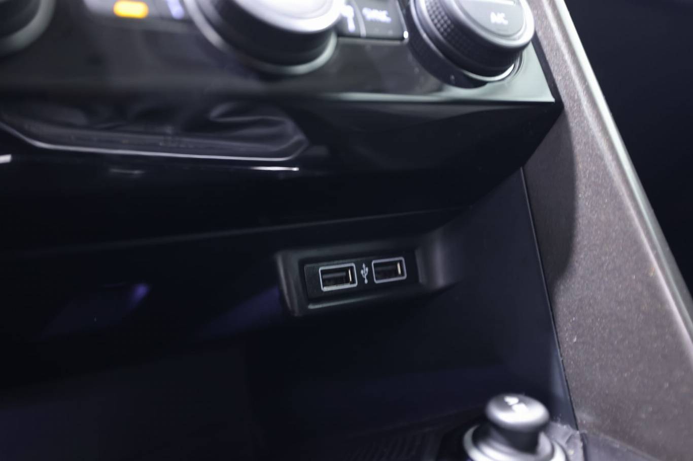 VOLKSWAGEN T-Roc 28
