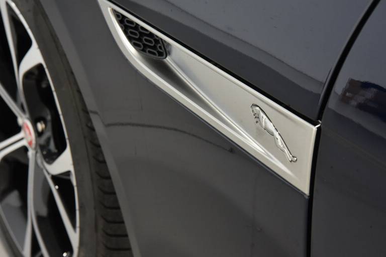 JAGUAR F-Type 62