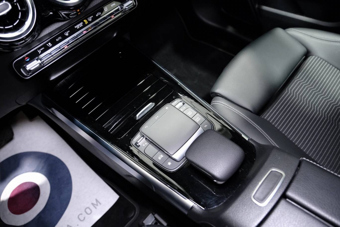 MERCEDES-BENZ GLB 200 25