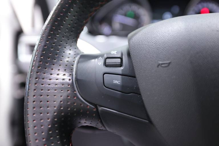PEUGEOT 2008 21