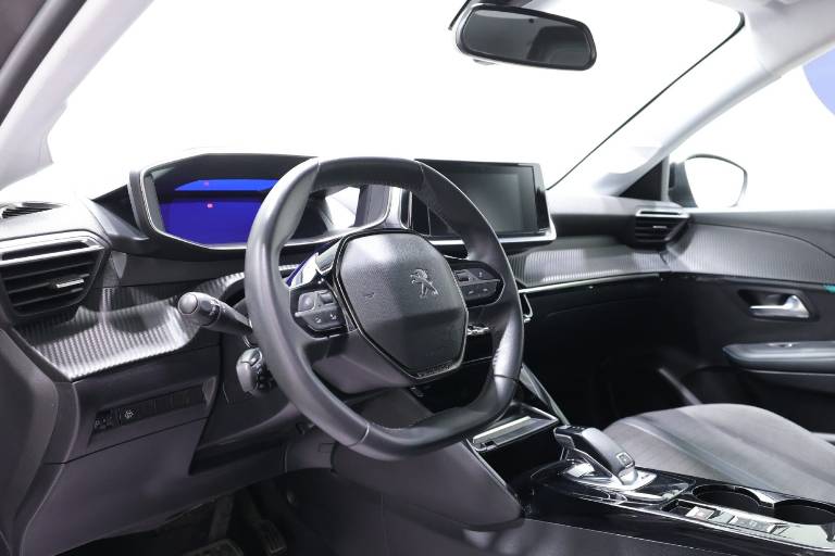 PEUGEOT 208 5