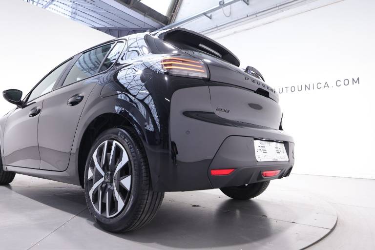 PEUGEOT 208 41