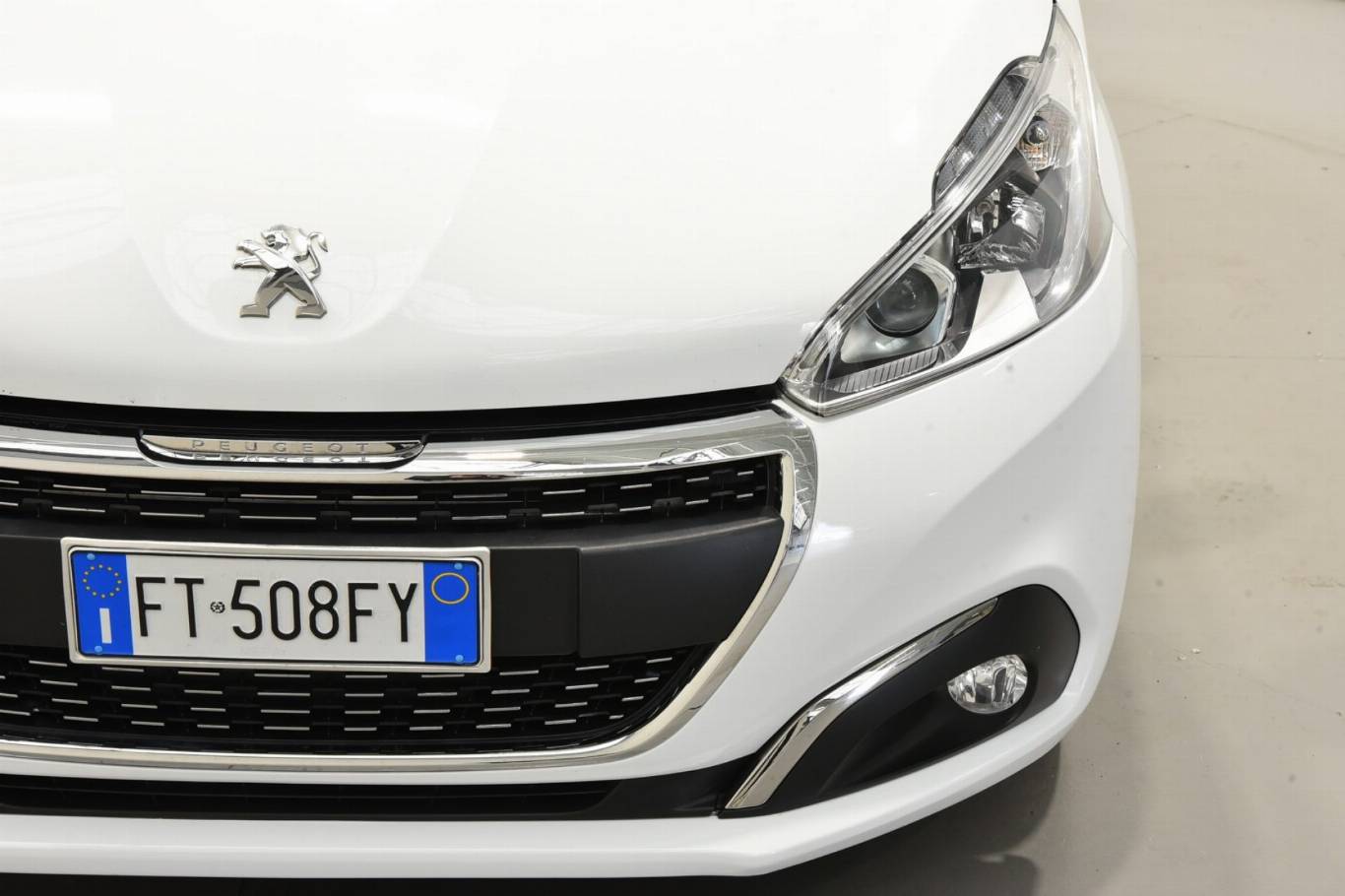 PEUGEOT 208 15