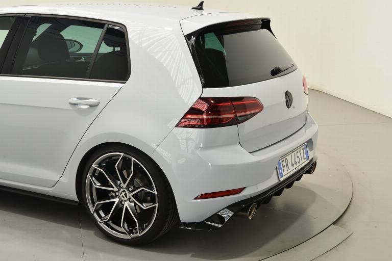 VOLKSWAGEN Golf 35