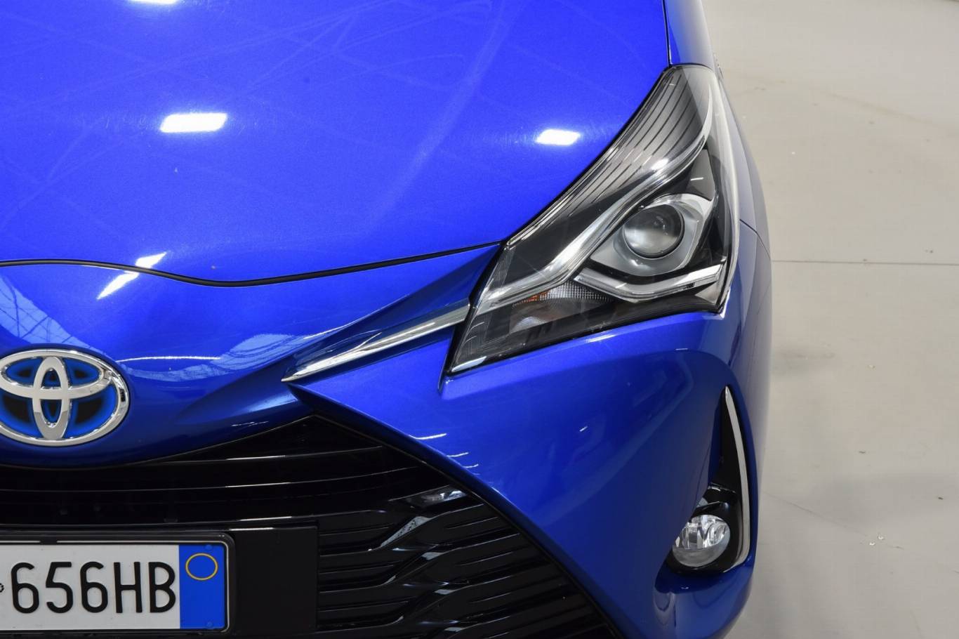 TOYOTA Yaris 15