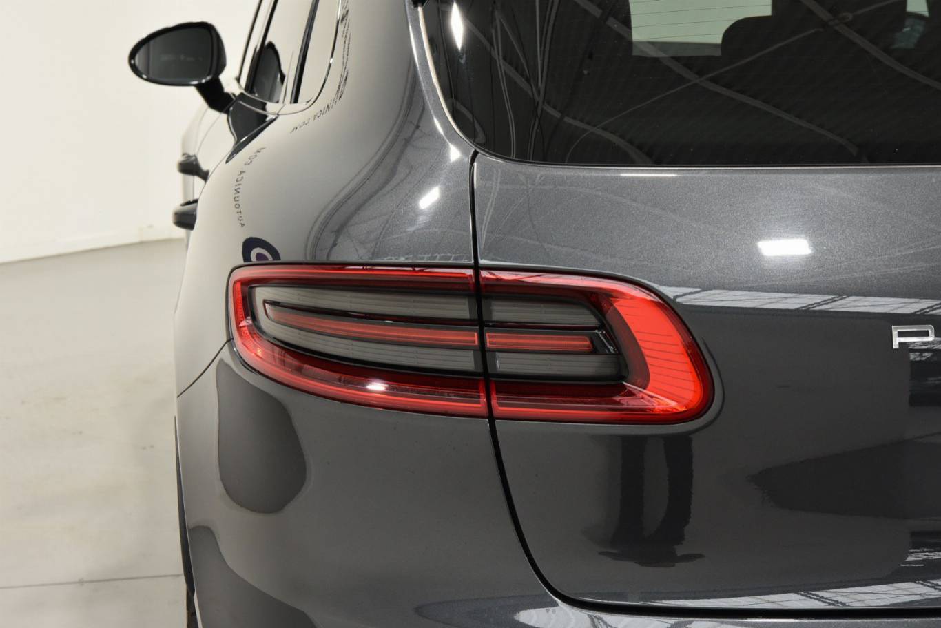 PORSCHE Macan 17