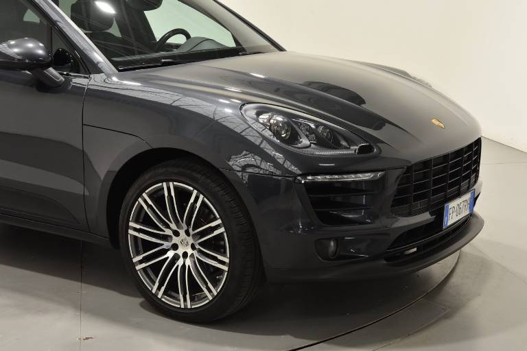 PORSCHE Macan 20