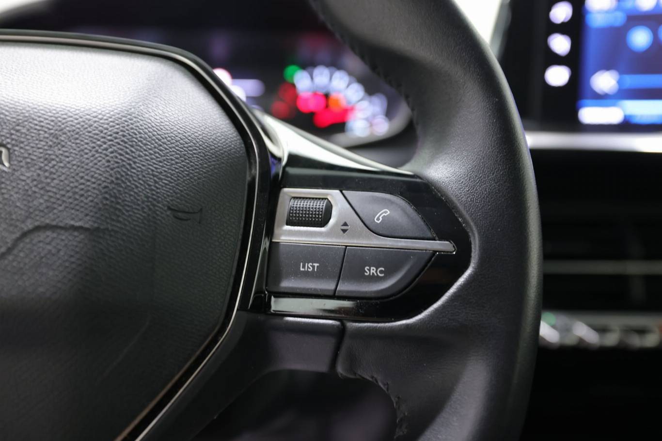 PEUGEOT 208 22