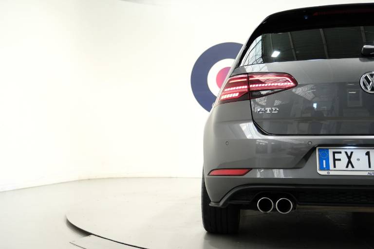 VOLKSWAGEN Golf GTD 54