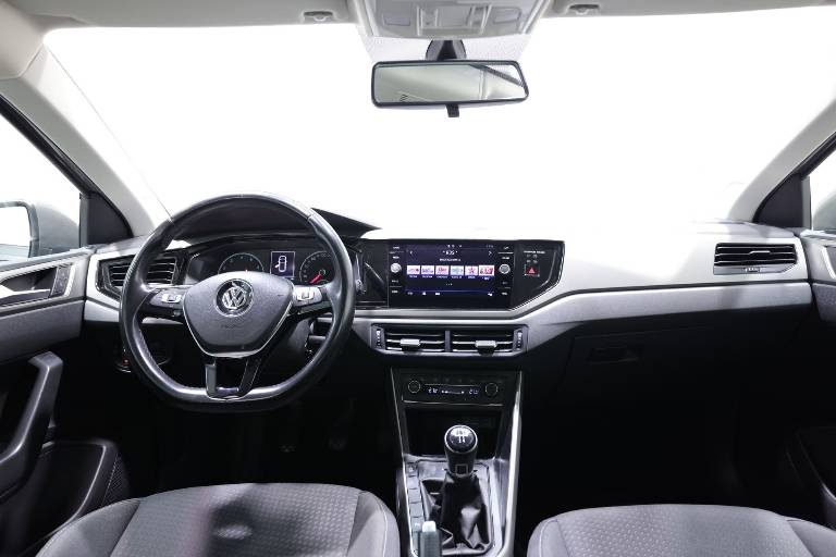 VOLKSWAGEN Polo 33