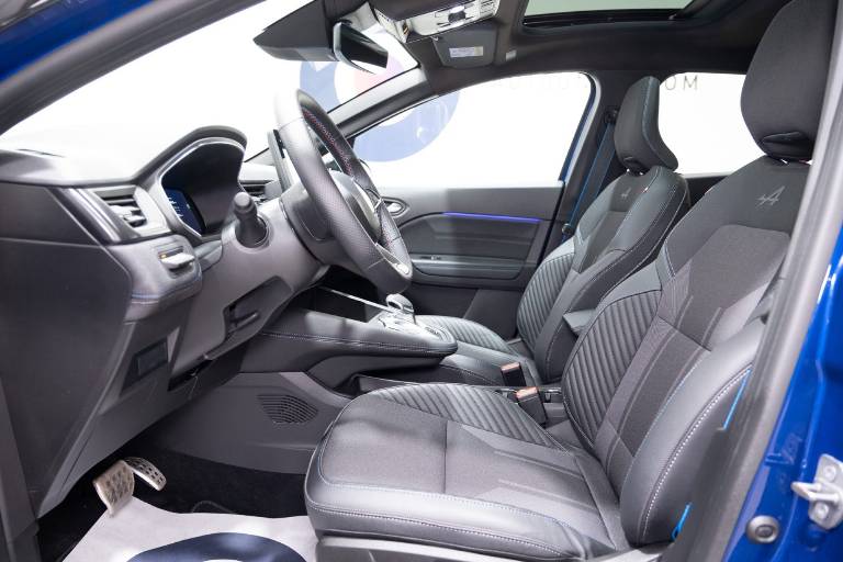 RENAULT Captur 19