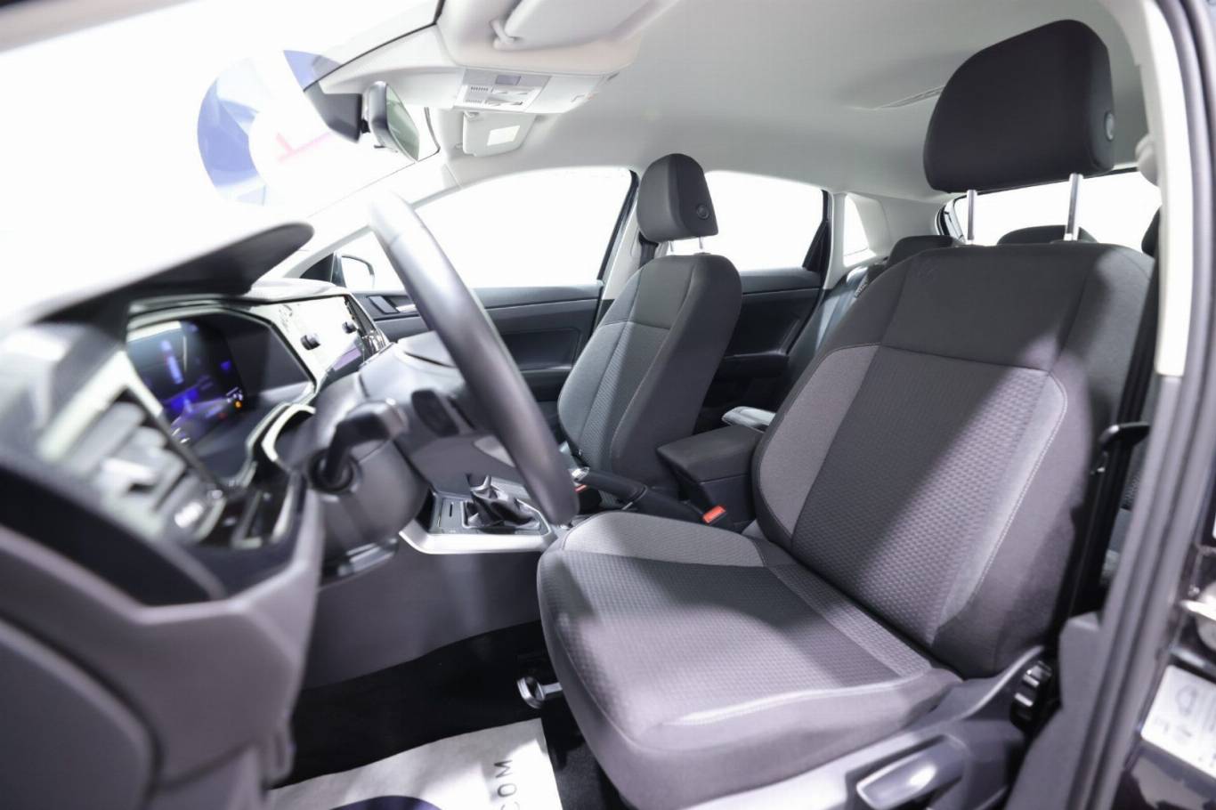 VOLKSWAGEN Polo 6