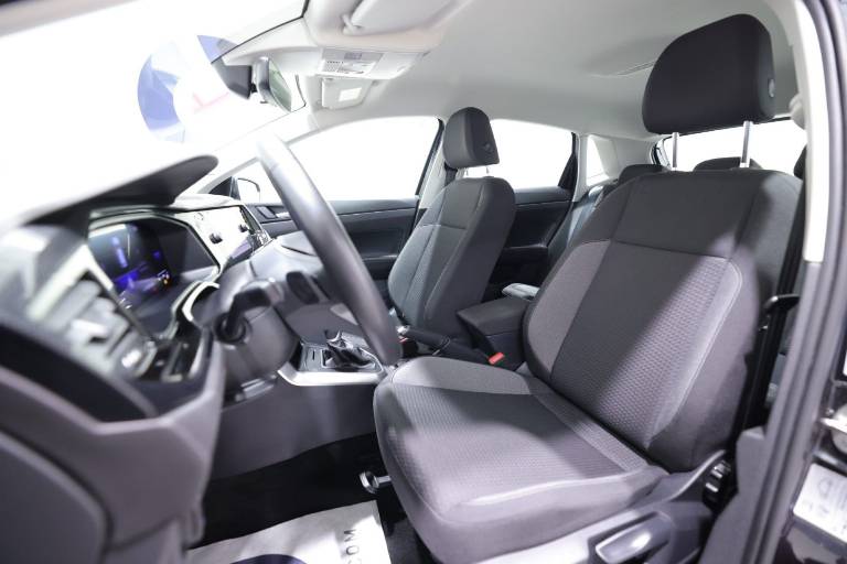 VOLKSWAGEN Polo 6