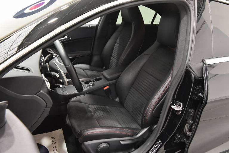 MERCEDES-BENZ CLA 180 4