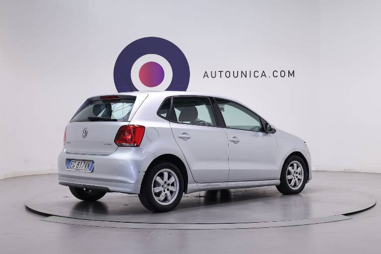 VOLKSWAGEN Polo 8