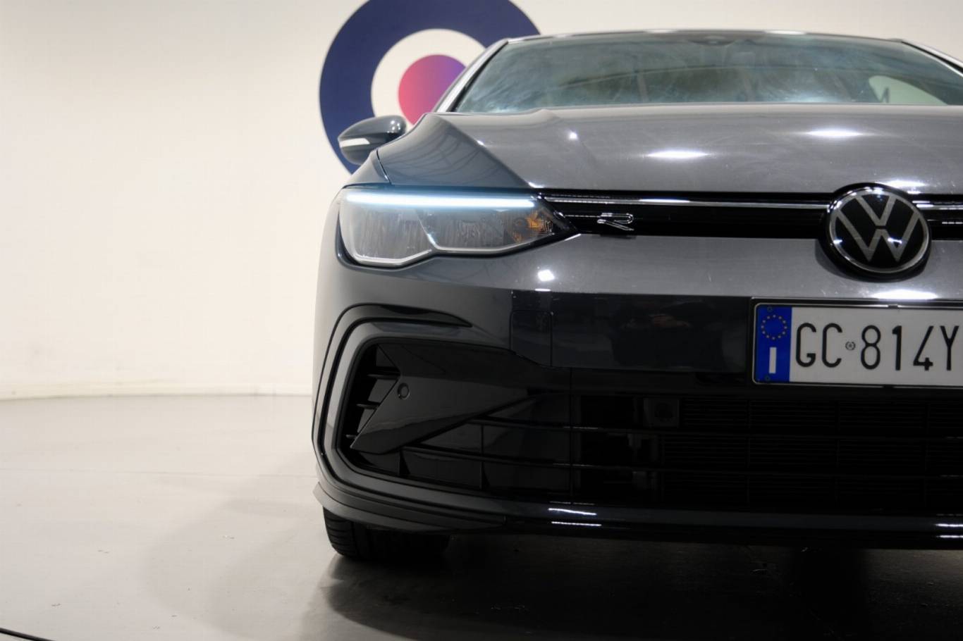 VOLKSWAGEN Golf 48