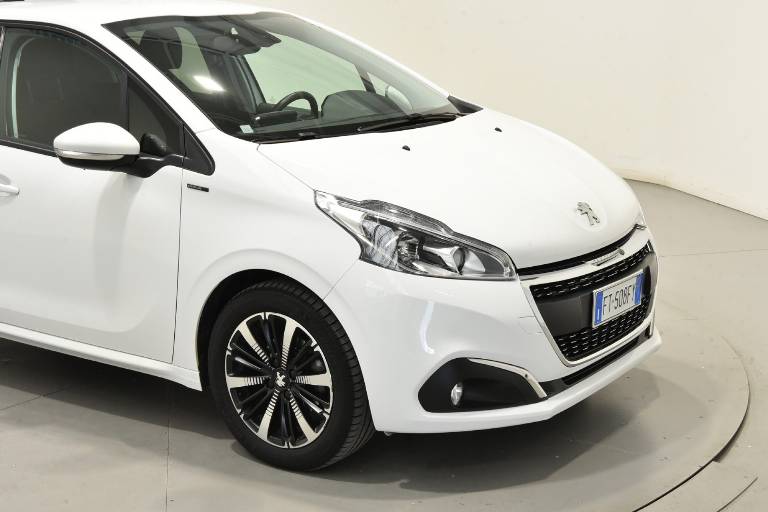 PEUGEOT 208 1.2 puretech 5 porte signature Usata a Brescia - AUTOUNICA