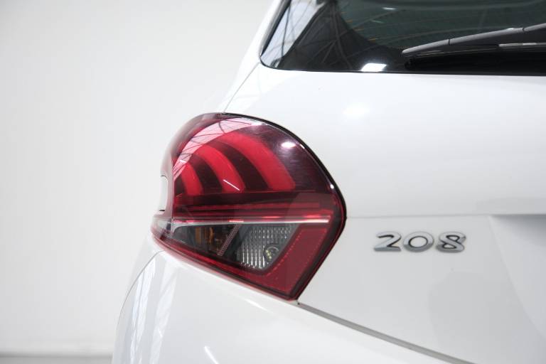 PEUGEOT 208 39