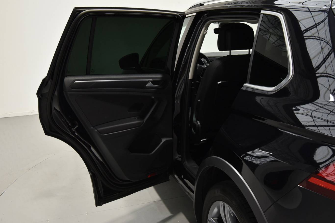 VOLKSWAGEN Tiguan 48