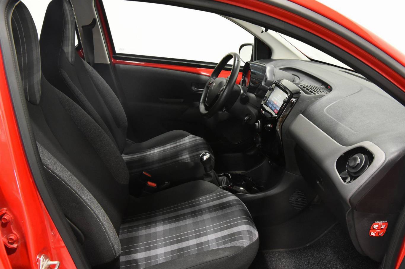 PEUGEOT 108 16