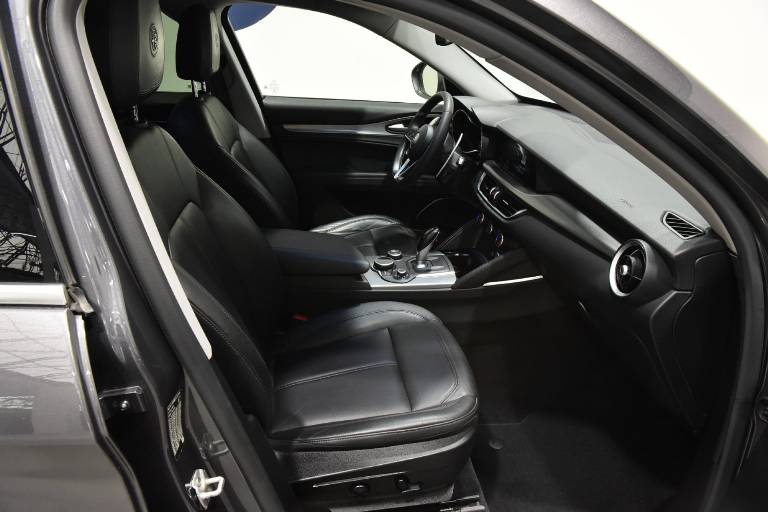 ALFA ROMEO Stelvio 27