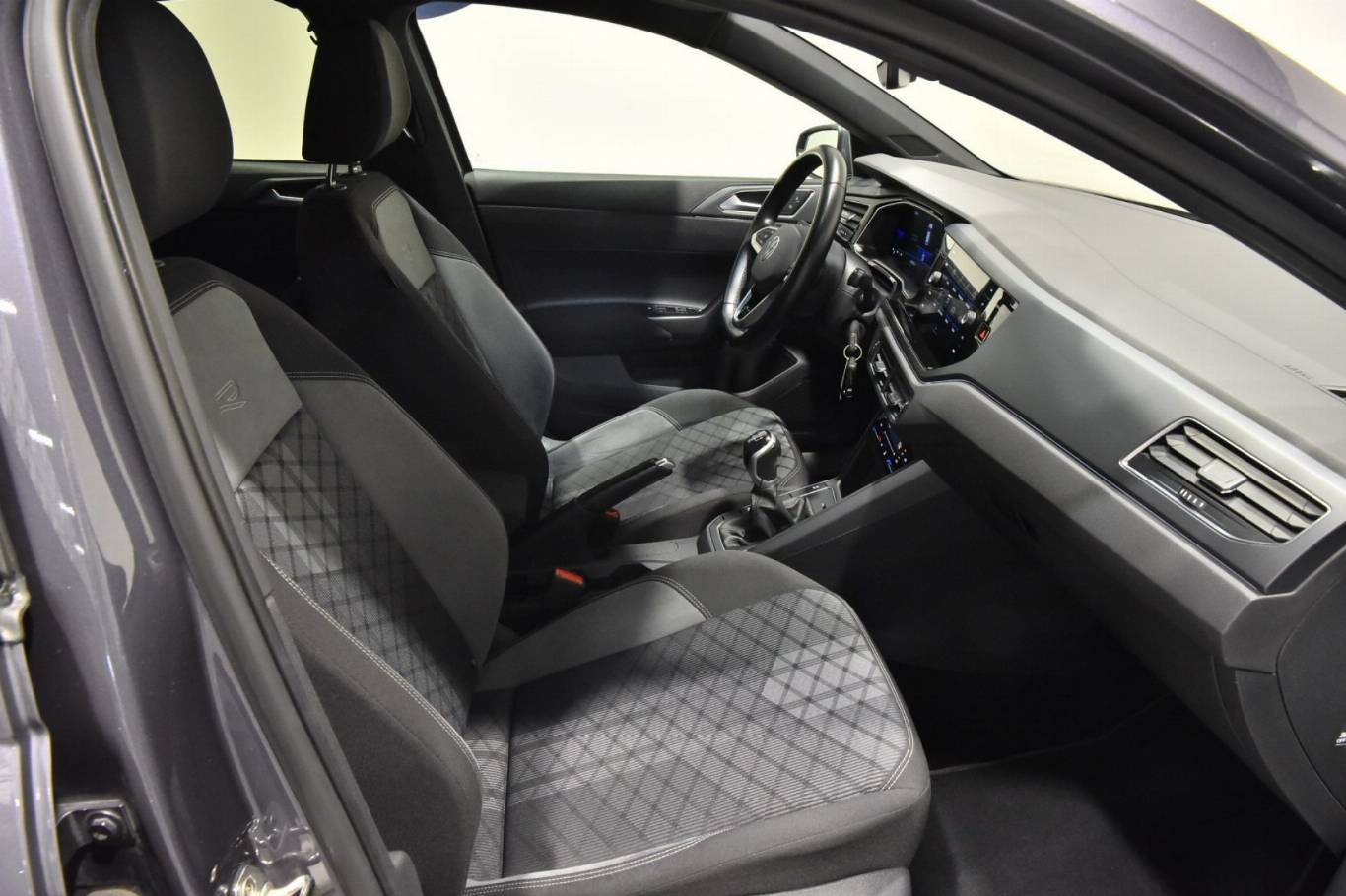 VOLKSWAGEN Polo 31