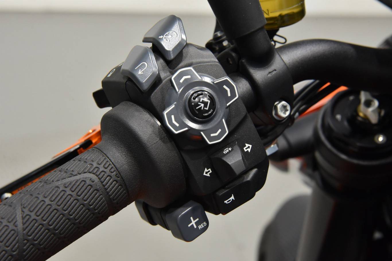 KTM 1290 Super Duke R 19