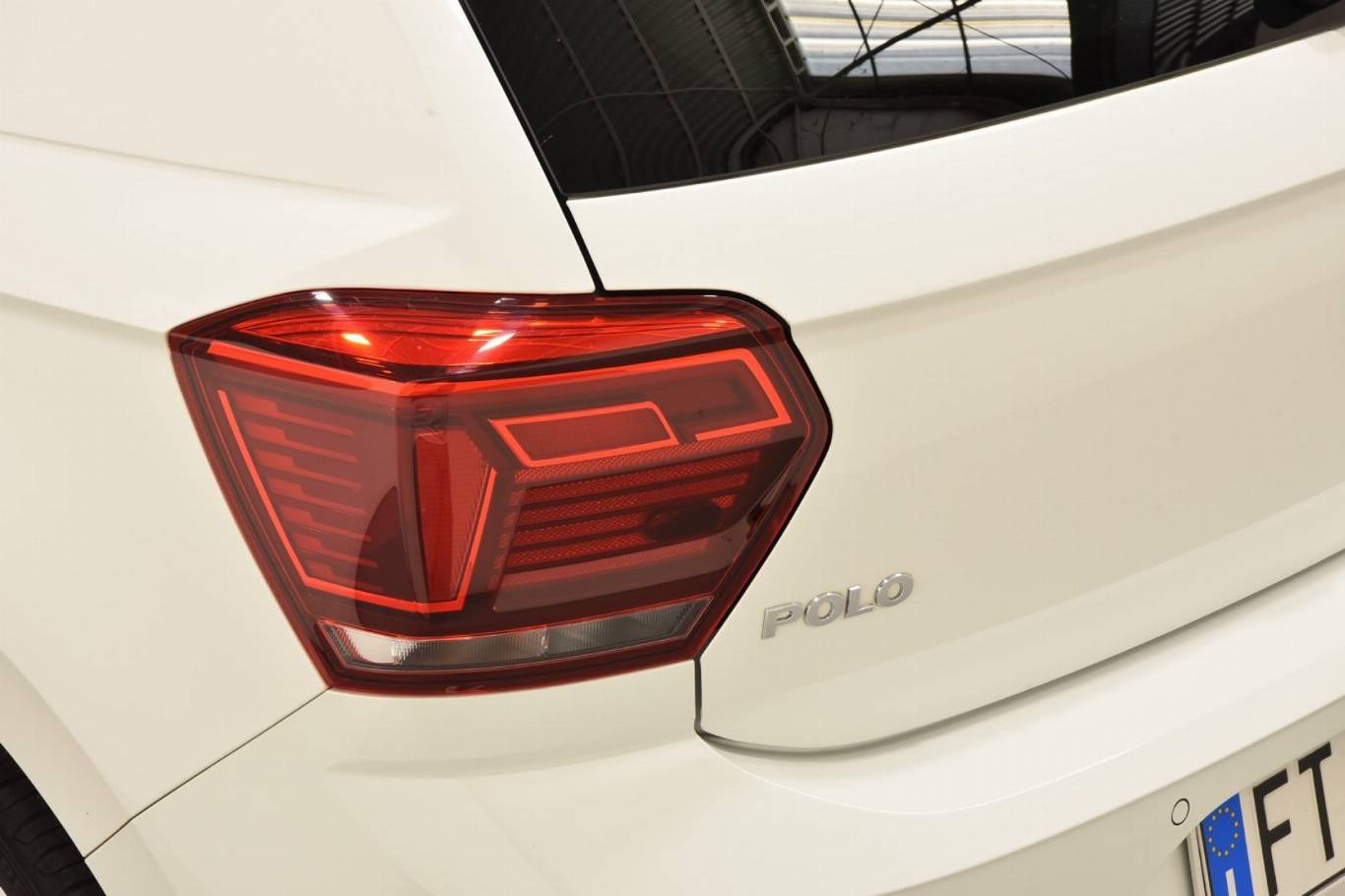 VOLKSWAGEN Polo 45